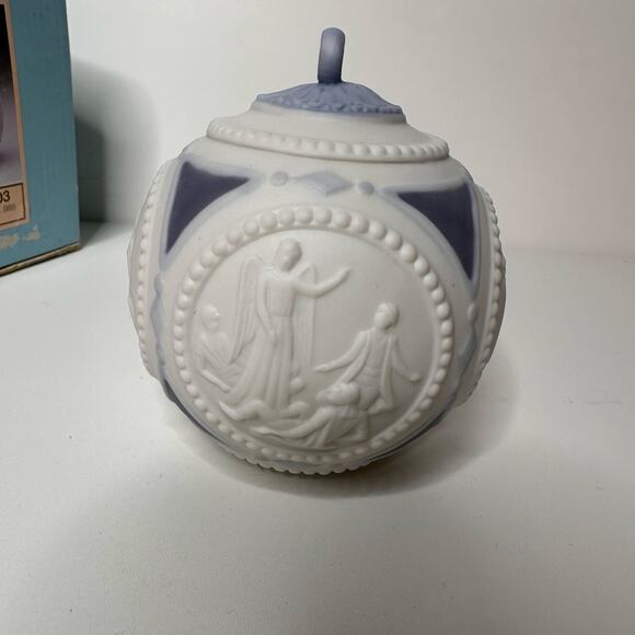Lladro Annual Christmas Ball Ornament 1988 No. 1603 Porelain Collectible w/box - Picture 6 of 7